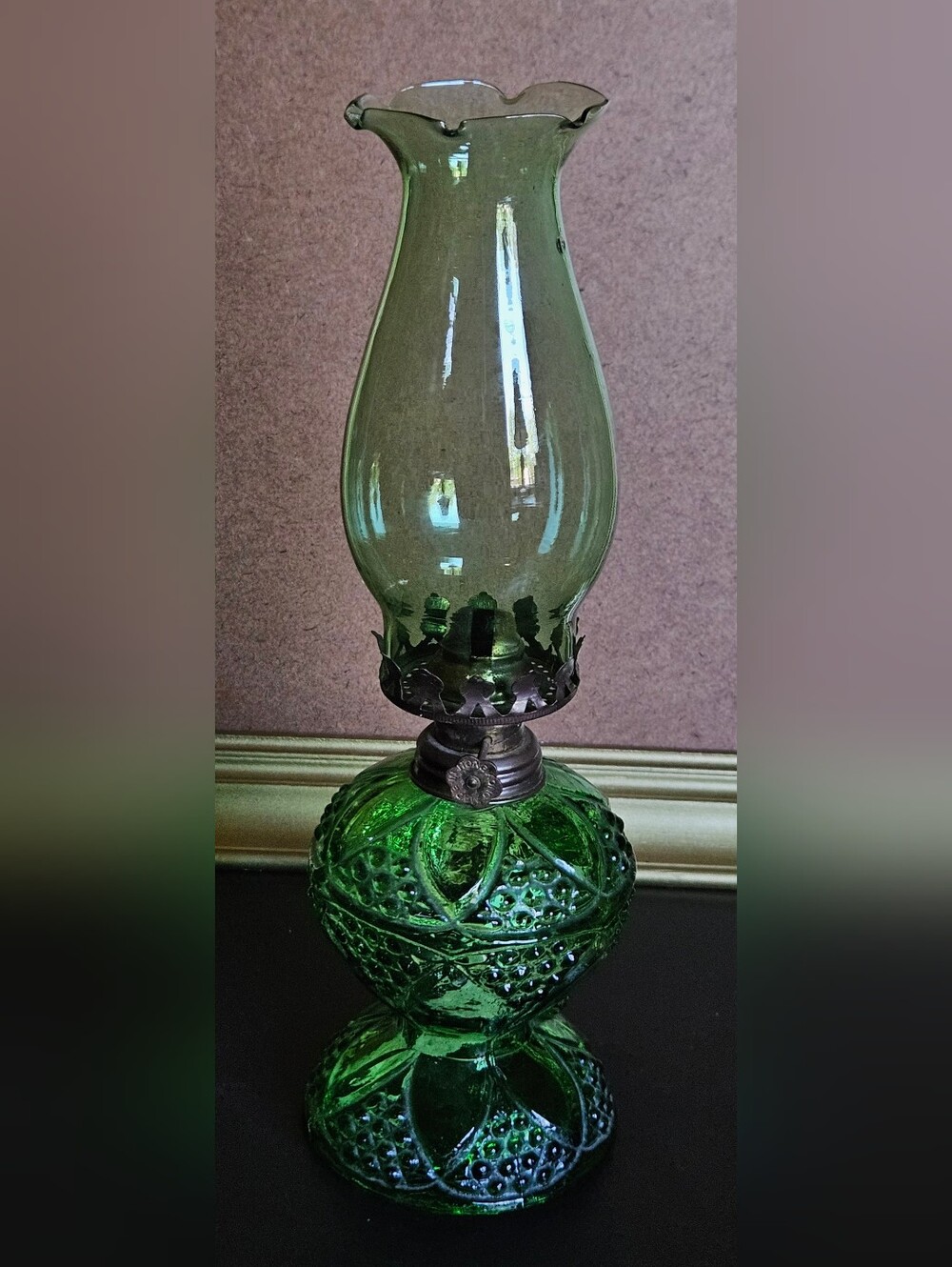 Vtg Emerald Green Pressed Glass Hurricane Lamp Daisy & Buttons Style Loop Handle